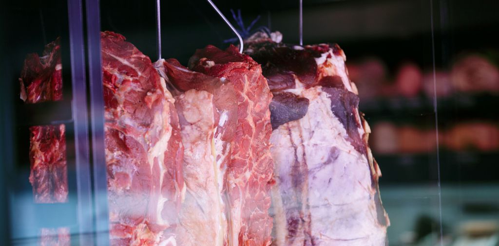 Zelfs een gekoelde dry age kast werd in dit beperkte interieur verwerkt!